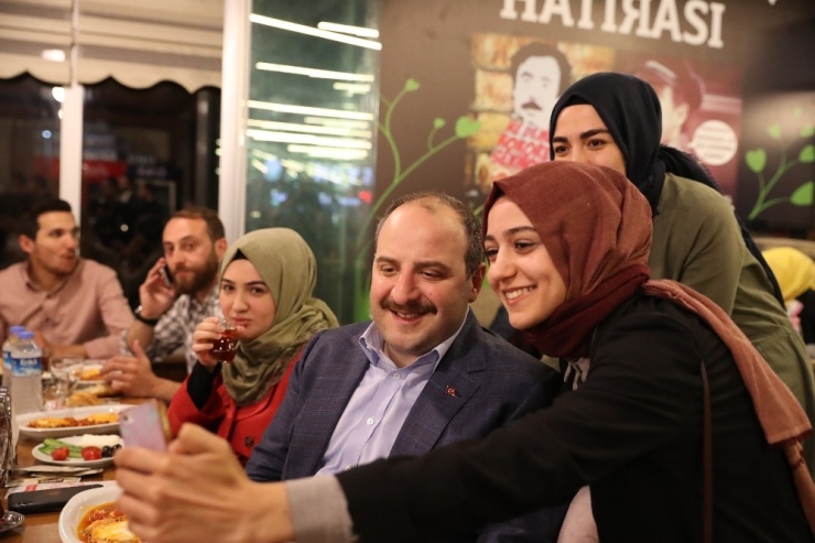 Bakan Varank’ın Gençlere Twitter’dan Sahur Daveti Karşılıksız Kalmadı