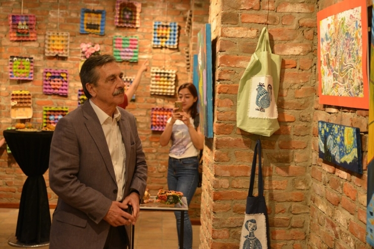 Sanata Gel Sergisinde Çocukların Eserleri Görücüye Çıktı