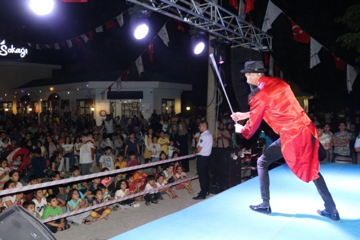 Yaşam Sokağında Çocuklar İllüzyon Gösterisiyle Eğlendi