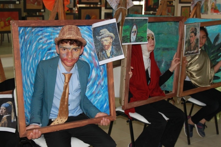 Dünyaca Ünlü Resimleri Canlı Canlı Sergilediler