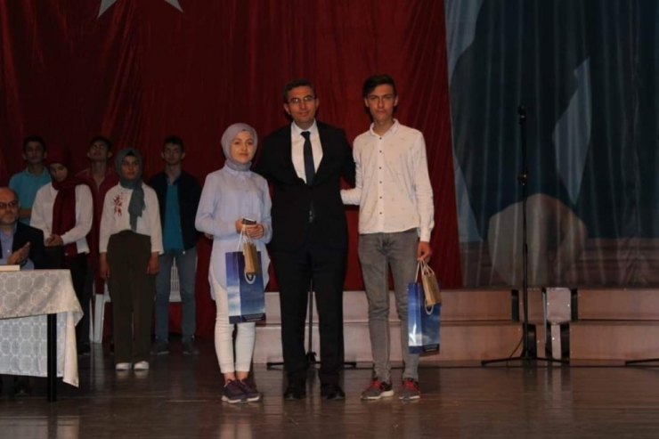 Kur’an-ı Kerim’i Güzel Okuma Yarışmasında Kazananlar Ödüllerini Aldı