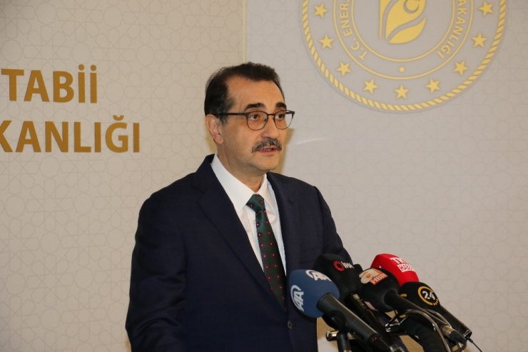 Bakan Dönmez: "Türkiye’yi Yenilenebilir Enerjide Rol Model Yapacağız"