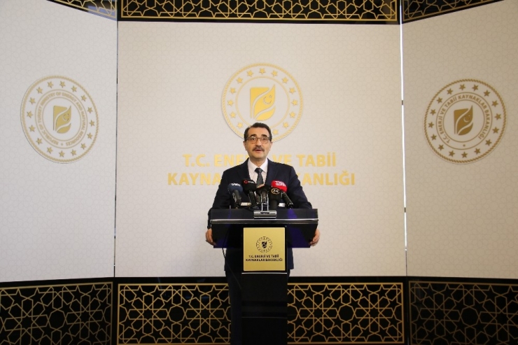 Bakan Dönmez: "Türkiye’yi Yenilenebilir Enerjide Rol Model Yapacağız"