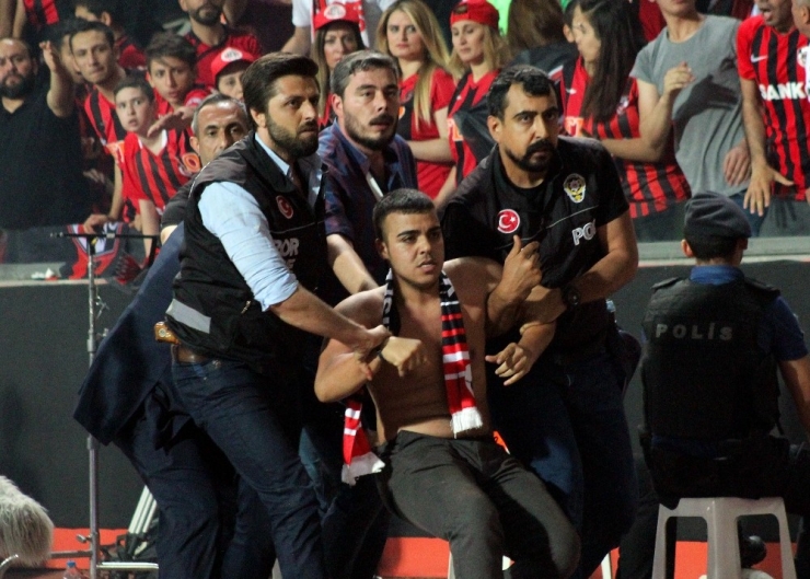 Hatayspor - Gazişehir Maçında İki Taraftar Gözaltına Alındı