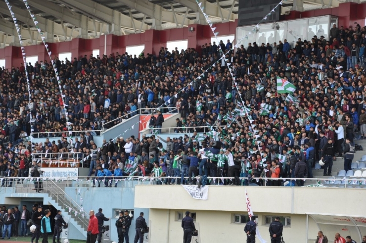 Kars 36 Spor Taraftarlarından Destek Çağrısı