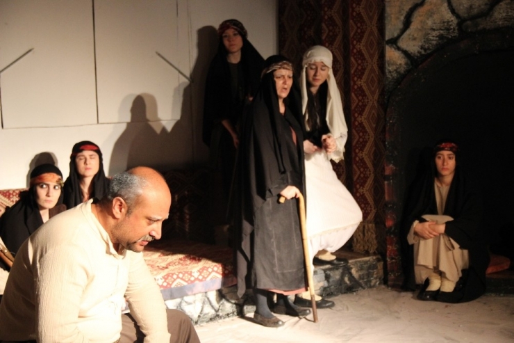 Üniversite Öğrencilerinin “Töre” Oyunu Beğeni İle İzlendi