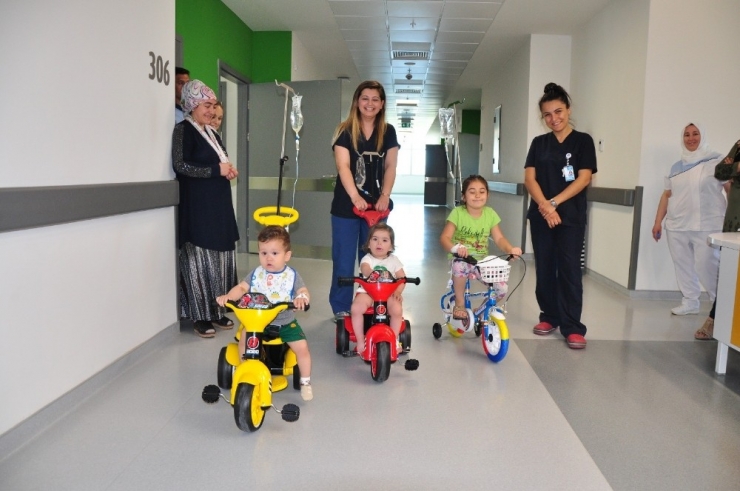 Çocuk Hastalara Serum Askılı Bisiklet