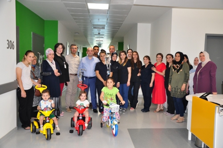 Çocuk Hastalara Serum Askılı Bisiklet