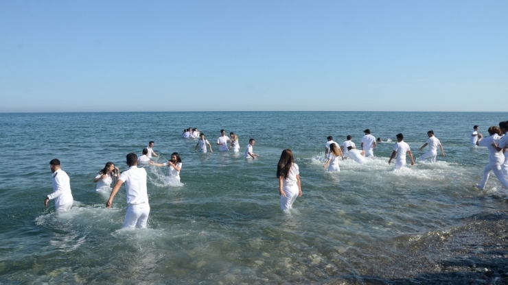 Denizde Mezuniyet Coşkusu