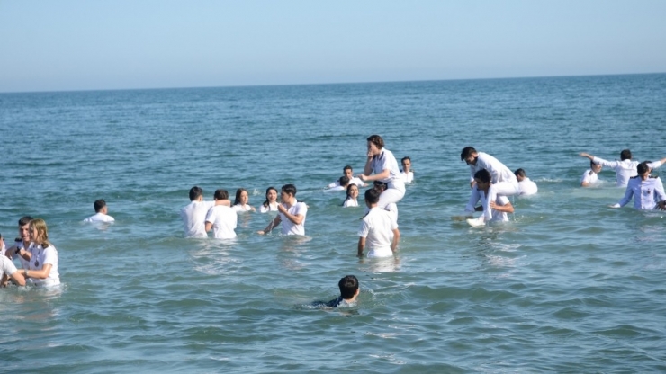 Denizde Mezuniyet Coşkusu