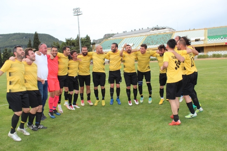 Muğla Valilik Kupası Şampiyonu Esençayspor