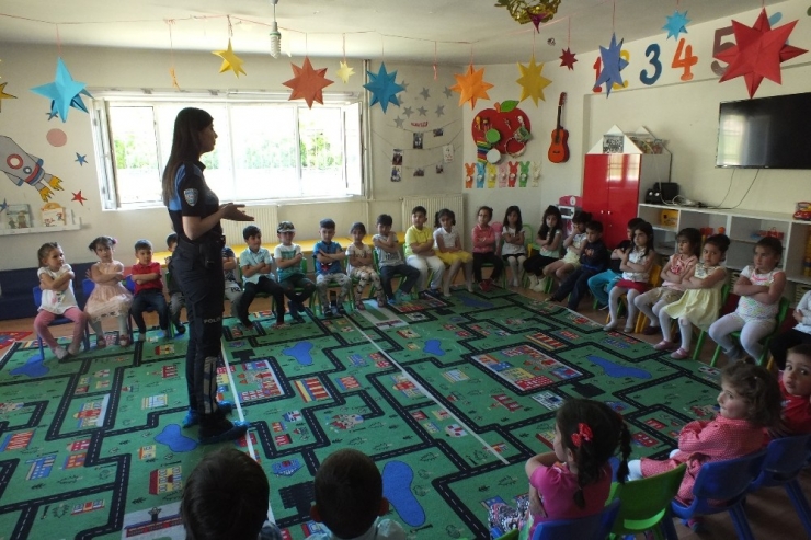 Polislerden Anaokulu Öğrencilerine Eğitim