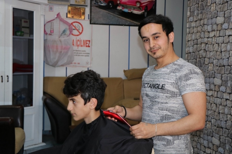 Berberler Pazar Günü Açık