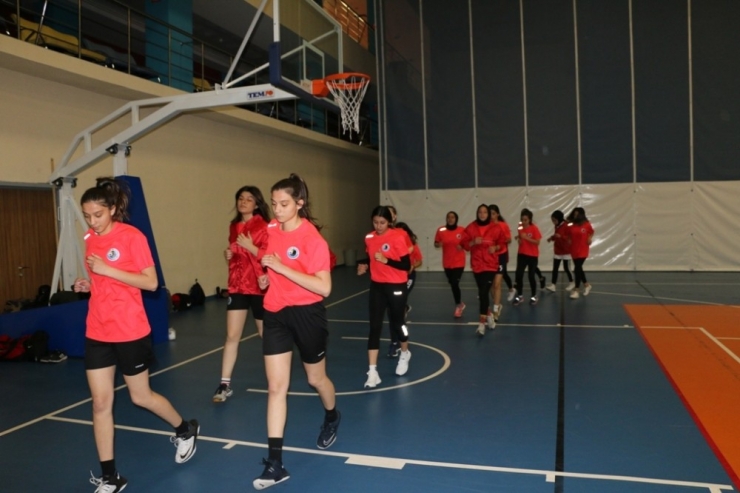 Kartal Belediyesi’nden Geleceğin Spor Eğitmenlerine Büyük Destek