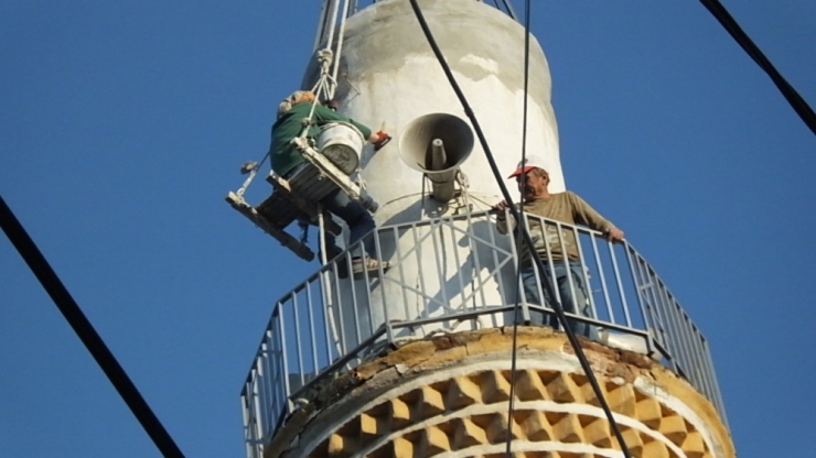 Burhaniye’de Yalçın Çifti Minare Tamiri İle Ekmeğini Kazanıyor