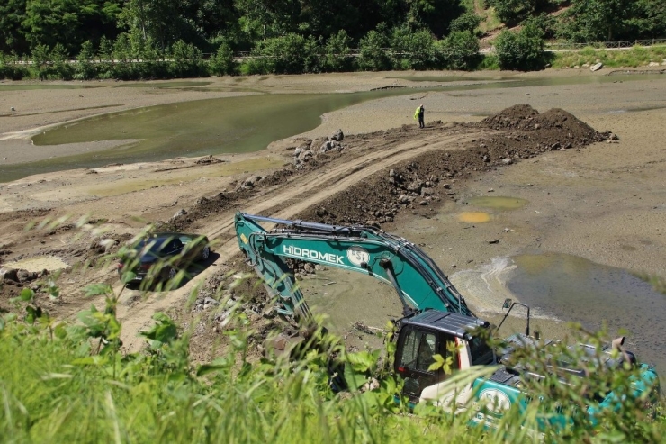 Sera Gölü’nü Çamur Ve Balçıktan Temizlemek İçin Çalışmalara Başlandı