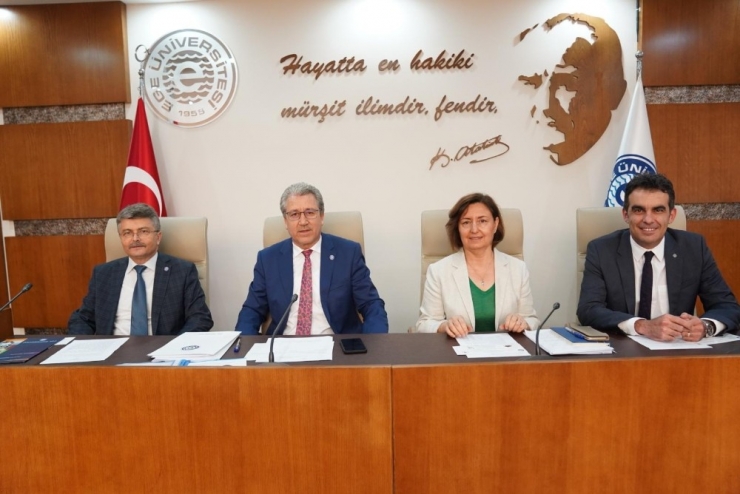 Ege’nin Gururu Basketbolcular Senato’da Ödüllendirildi