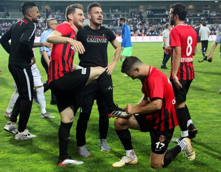 Gazişehir Gaziantep Kupayı Aldı
