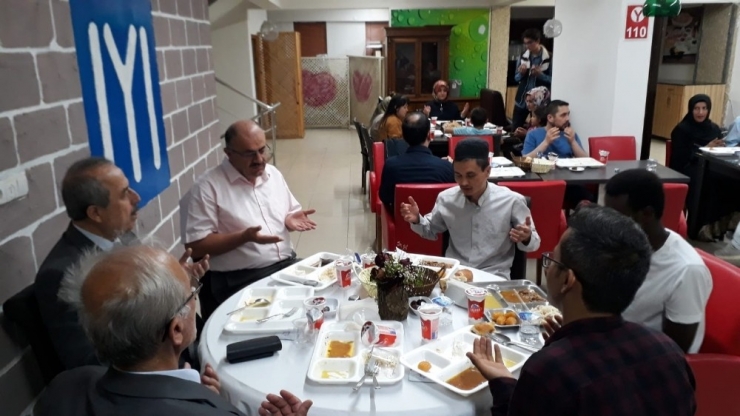 Göçmenler İftarda Buluştu
