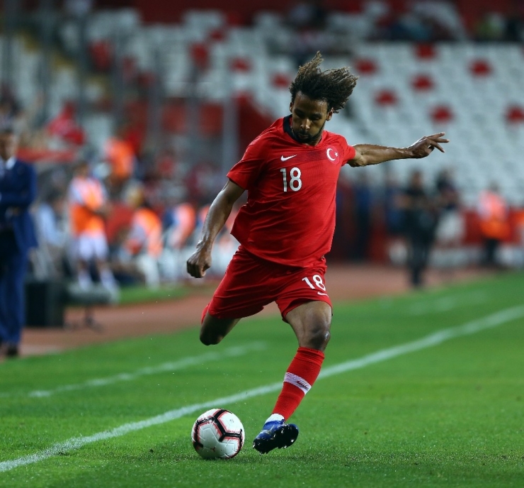 Antalyasporlu Nazım Sangare İlk Kez Ay-yıldızlı Formayı Giydi