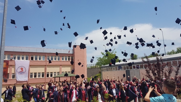 Vezirköprü’de Mezuniyet Coşkusu