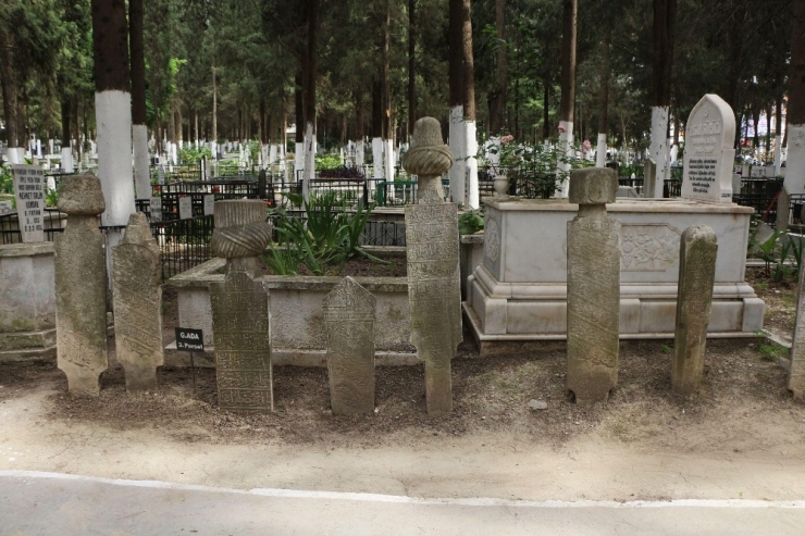 Kuşadası’ndaki Osmanlı Mezar Taşları Sergilenecek