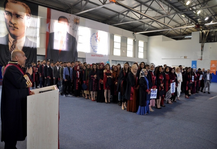 60’lık Öğrenci Yüksekokulu Dereceyle Bitirdi