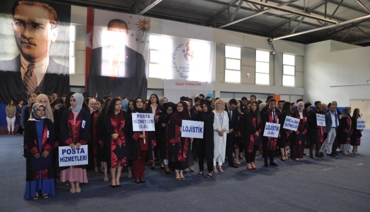 60’lık Öğrenci Yüksekokulu Dereceyle Bitirdi