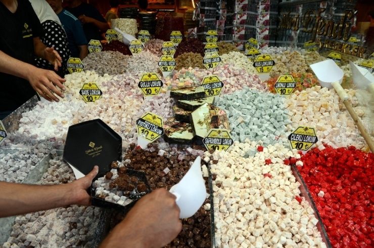 Tezgahlarda Hurmaların Yerini Bayram Şekerleri Aldı