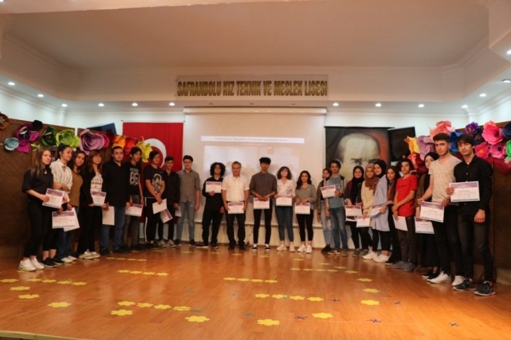 “Meslek Lisesi Öğrencileri Ailelerimizle Buluşuyor” Projesi Ödül Töreni Yapıldı