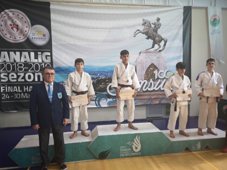 Yunusemreli Judocular Samsun’dan Madalyalarla Döndü