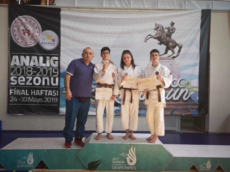 Yunusemreli Judocular Samsun’dan Madalyalarla Döndü