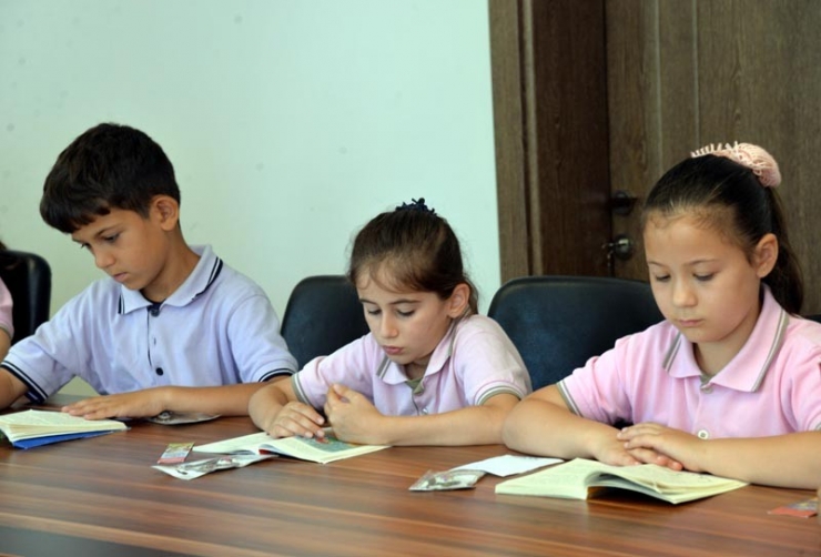 Vali Şentürk Öğrencilerle Birlikte Kitap Okudu