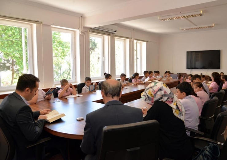 Vali Şentürk Öğrencilerle Birlikte Kitap Okudu