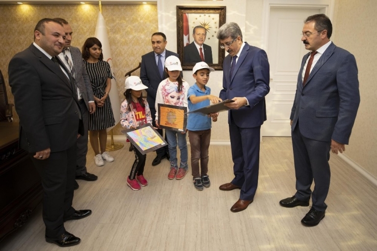 Başarılı Öğrenciler Ödüllendirildi