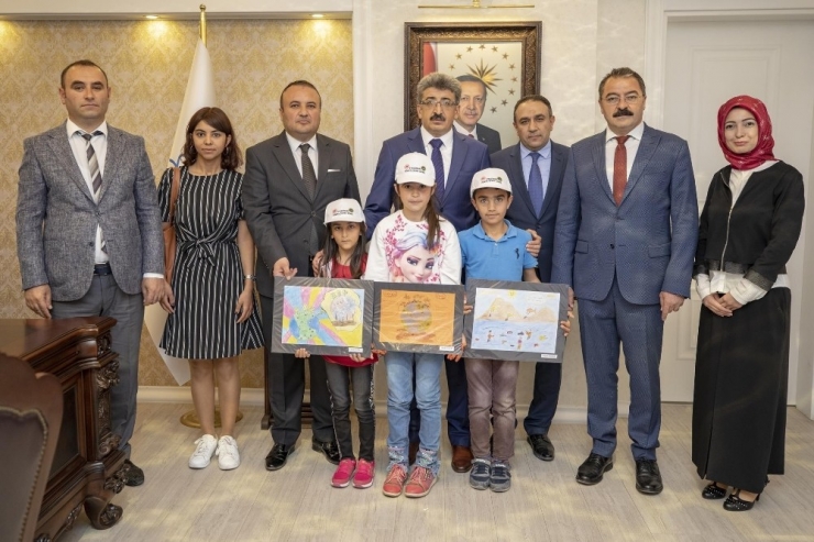 Başarılı Öğrenciler Ödüllendirildi