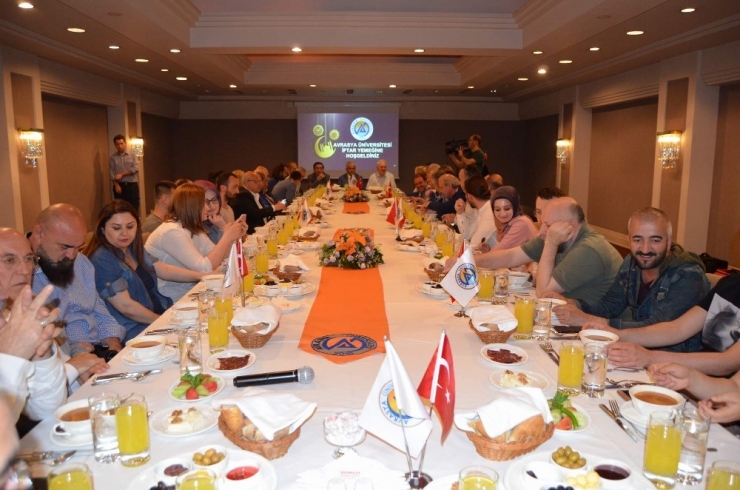 Yıldız Basın Mensupları İle İftarda Buluştu