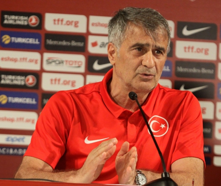 Şenol Güneş: "Özbekistan Maçı Kadrosunda Baya Değişiklik Olabilir"