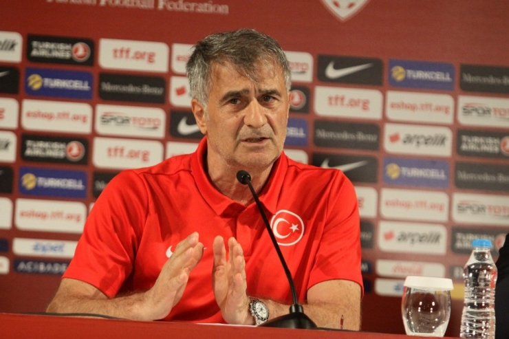 Şenol Güneş: "Özbekistan Maçı Kadrosunda Baya Değişiklik Olabilir"