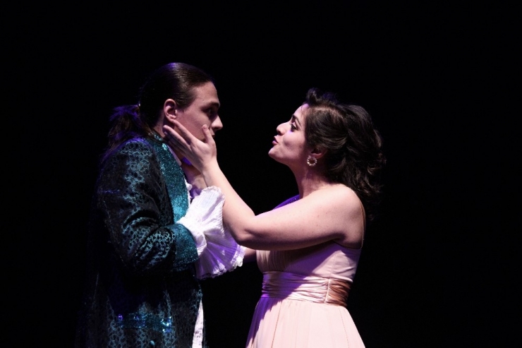 Genç Tiyatrocular Fırtına Gibi