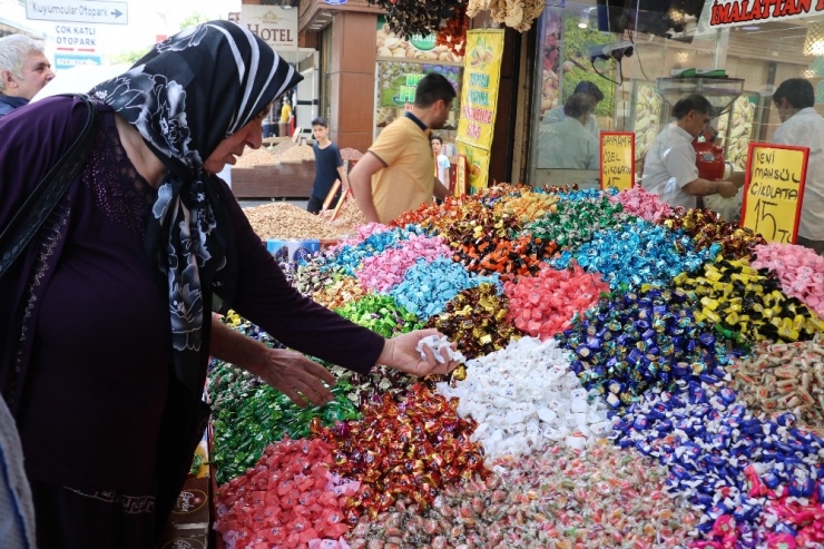 Bayram Şekerleri Tezgahlardaki Yerini Aldı