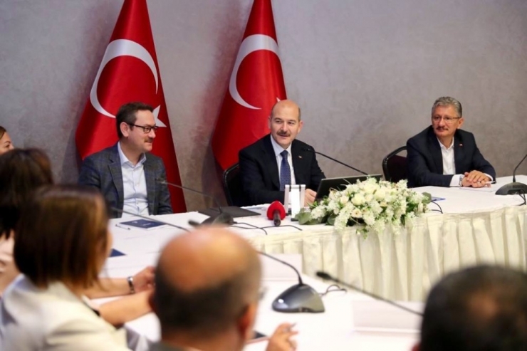 Bakan Soylu, Başakşehir’de Muhtarlarla Buluştu