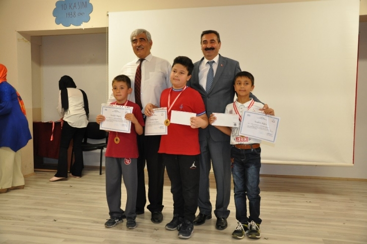 Kitap Okuma Yarışmasında Madalya Sevinci