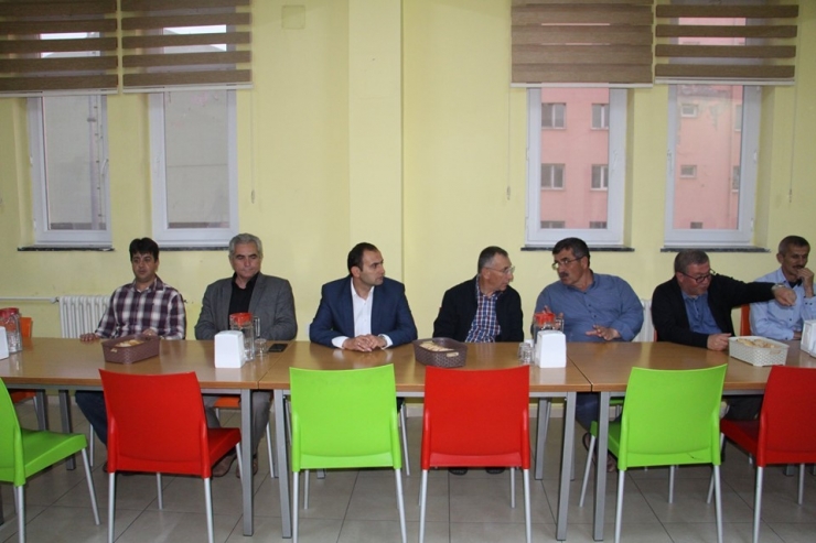 Lise Öğrencilerinin İftar Yemeğine Protokol Üyeleri Eksiksiz Katıldı