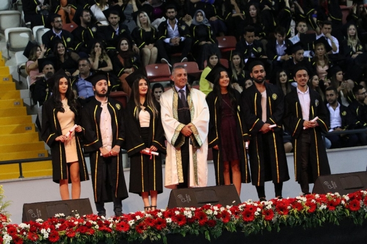 Toros Üniversitesi’nde Mezuniyet Coşkusu