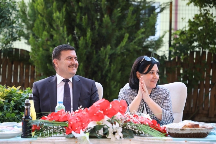 Vali Arslantaş, Valilik Personeliyle İftarda Biraraya Geldi