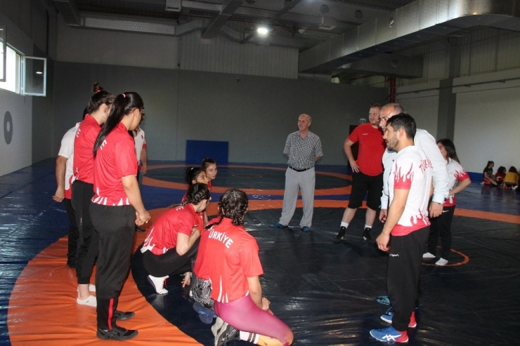 Genç Milliler İspanya’ya Hazır