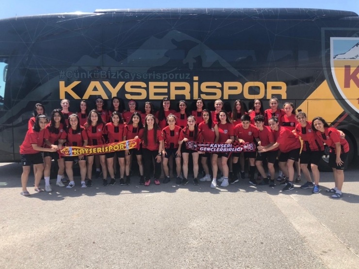 Yıldız Kızlar Ve Genç Kızlarda Şampiyonlar Belli Oldu