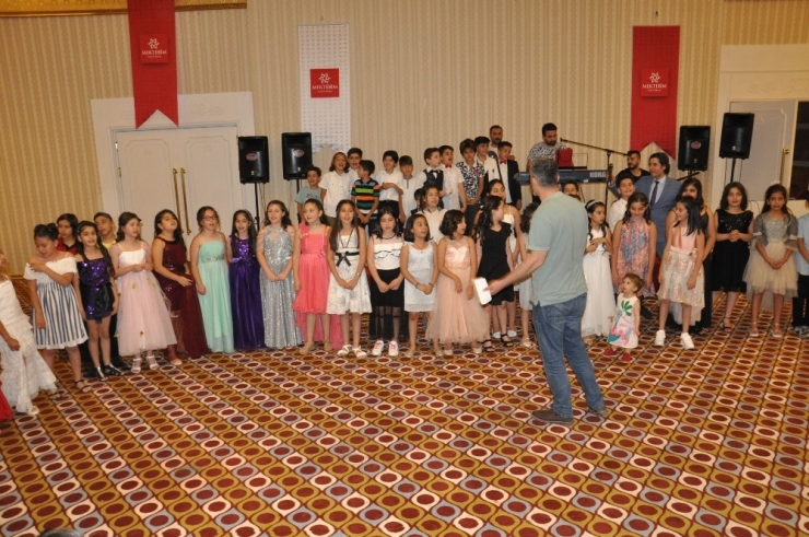 Mektebim’in Miniklerinin İlk Mezuniyet Heyecanı