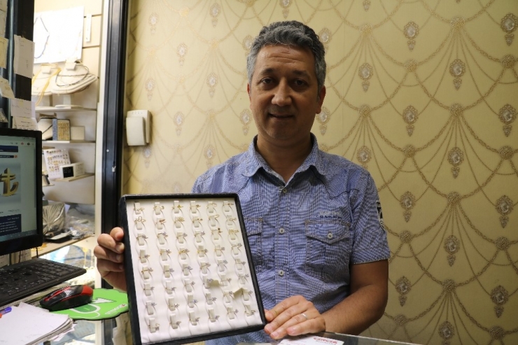 Bayrama Özel ‘Tek Taş Yüzük’